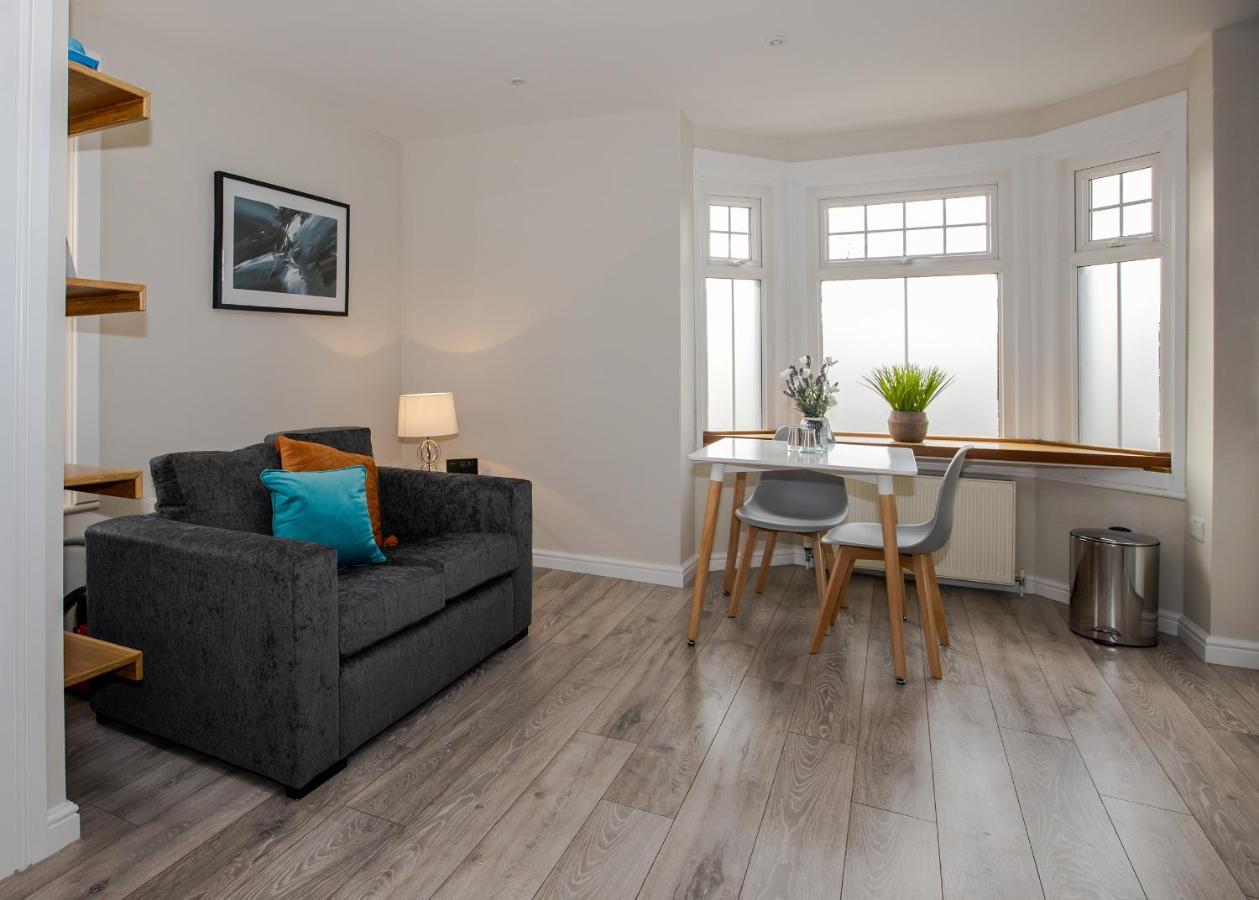 Bright And Luxurious Flat In The Heart Of Reading Apartment Exterior photo