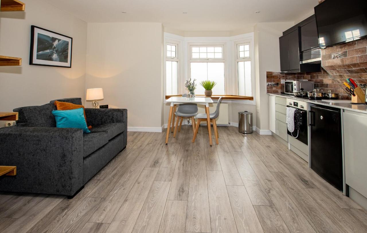 Bright And Luxurious Flat In The Heart Of Reading Apartment Exterior photo